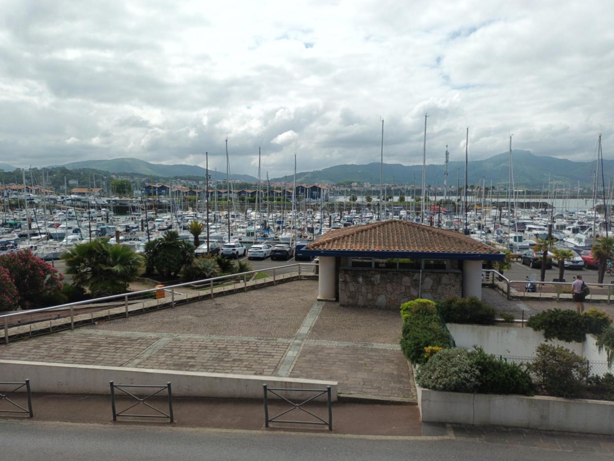 Spacieux T2 A Hendaye Avec Parking A Deux Pas De La Plage - Fr-1-239-794 Luaran gambar